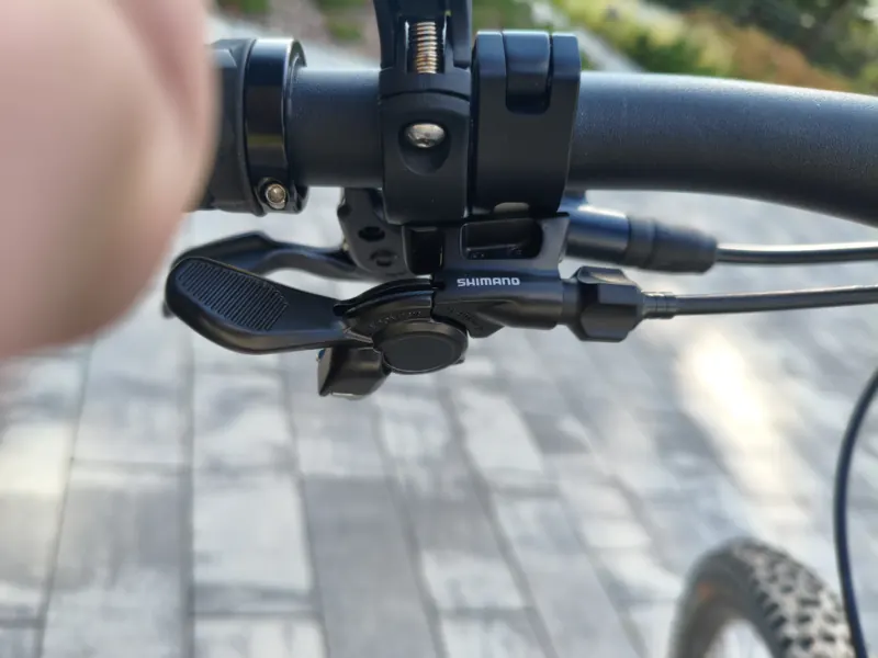 Manetka sztycy Shimano Deore SL-MT500-IL pod kierownicą